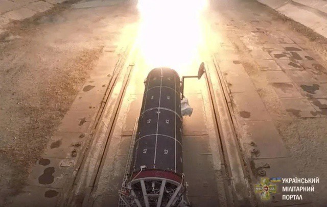 Ukraine lần đầu sử dụng tên lửa đạn đạo tự phát triển Sapsan? - 1