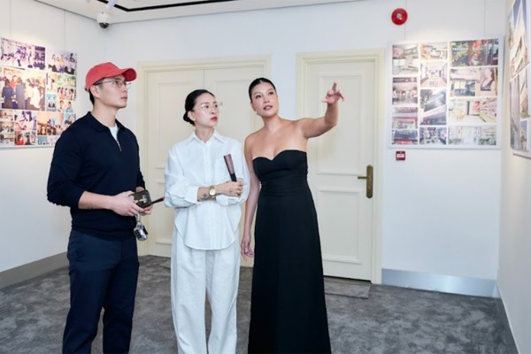 Chính vì ăn uống khoa học lại cho con bú nên Ngô Thanh Vân tự tin xuất hiện trước công chúng với diện mạo tươi tắn cùng vóc dáng thon gọn.