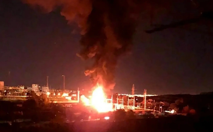 Nga nã loạt tên lửa vào thành phố Kremenchuk của Ukraine - 1