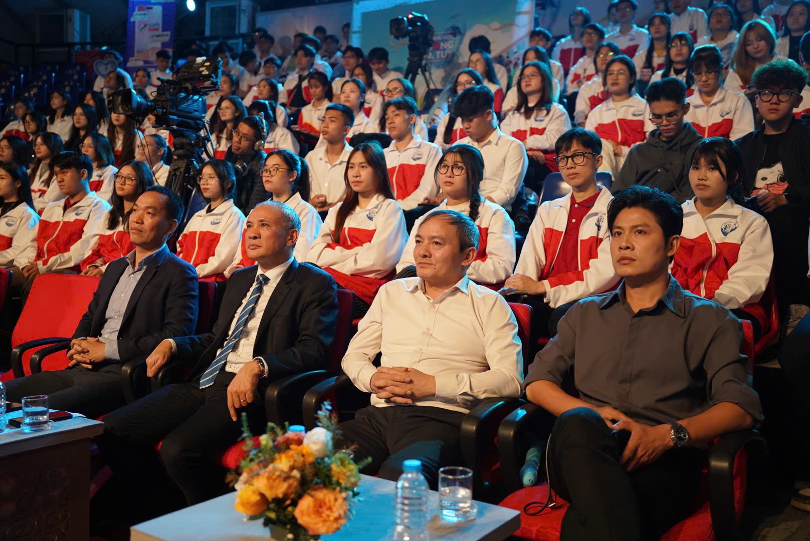 Chương trình “Trường học không ma túy” do Bộ Công an, Bộ Giáo dục và Đào tạo, cùng đài THVN tổ chức, thu hút 90 trường học trên cả nước tham gia.