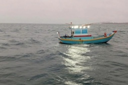 Phát hiện thi thể 1 người đàn ông trên thuyền nhỏ trôi tự do ở Phú Quý