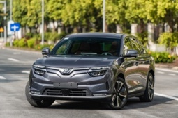 Loạt ô tô giảm giá mạnh tới hơn 300 triệu đồng tháng cuối năm 2025