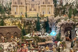 Hang đá Giáng sinh hơn 7m ở Đồng Nai gây sốt với nghìn chi tiết độc đáo