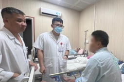 Suy thận, thở máy sau vài hơi hút thuốc lá điện tử