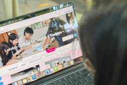 Nộp hàng trăm triệu, nhiều sinh viên suy sụp vì bằng không được Bộ GD-ĐT công nhận