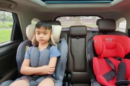 Bỏ quy định taxi và xe công nghệ phải lắp ghế trẻ em, cánh tài xế 'thở phào'