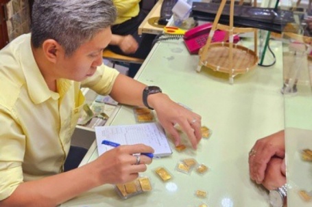 Cuối ngày 11-12, giá vàng miếng SJC bất ngờ giảm trở lại