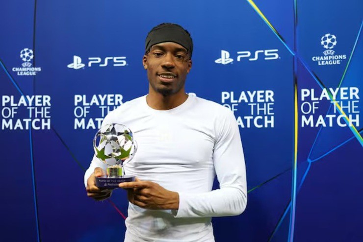 Madueke nhận giải Cầu thủ xuất sắc nhất trận