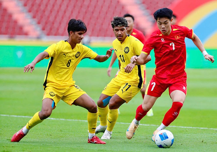 Đình Bắc tỏa sáng rực rỡ trong trận đấu với U22 Malaysia