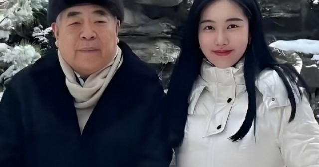 Nhà thư pháp 87 tuổi công bố có con trai với vợ...