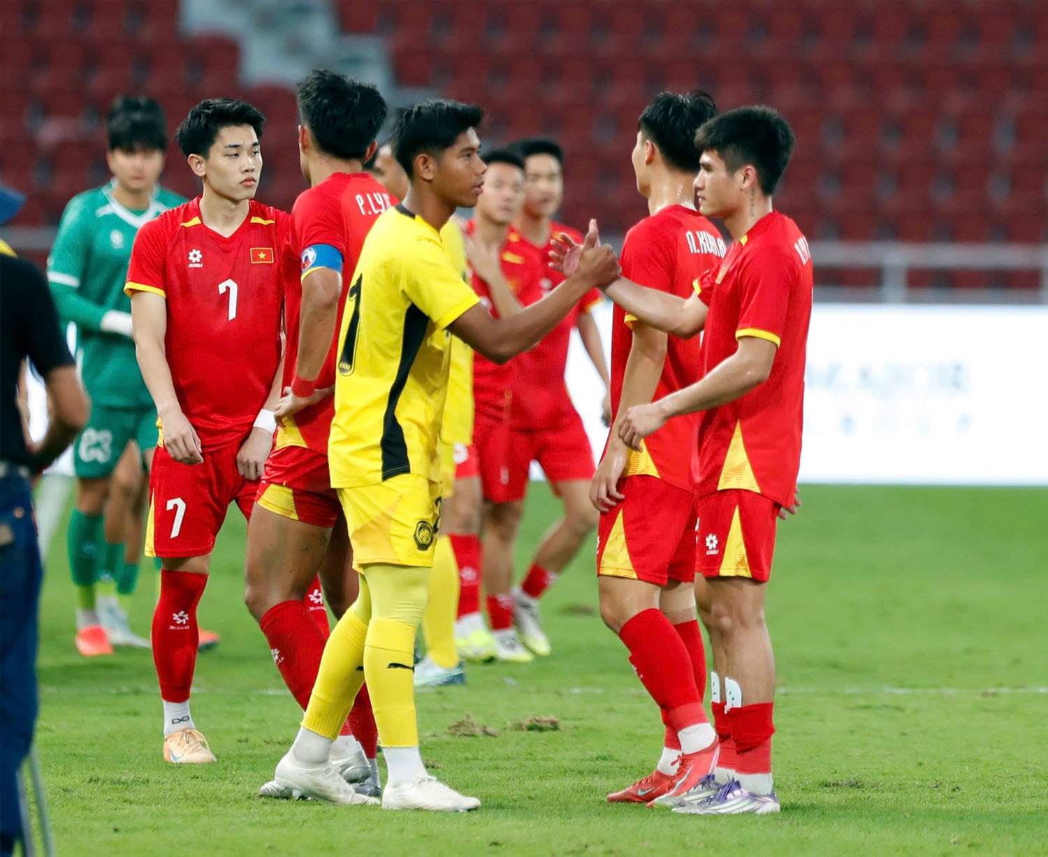 Ở hiệp hai, U22 Việt Nam bảo toàn mành lưới để giành chiến thắng 2-0, qua đó đoạt vé đến bán kết với ngôi đầu bảng B. 