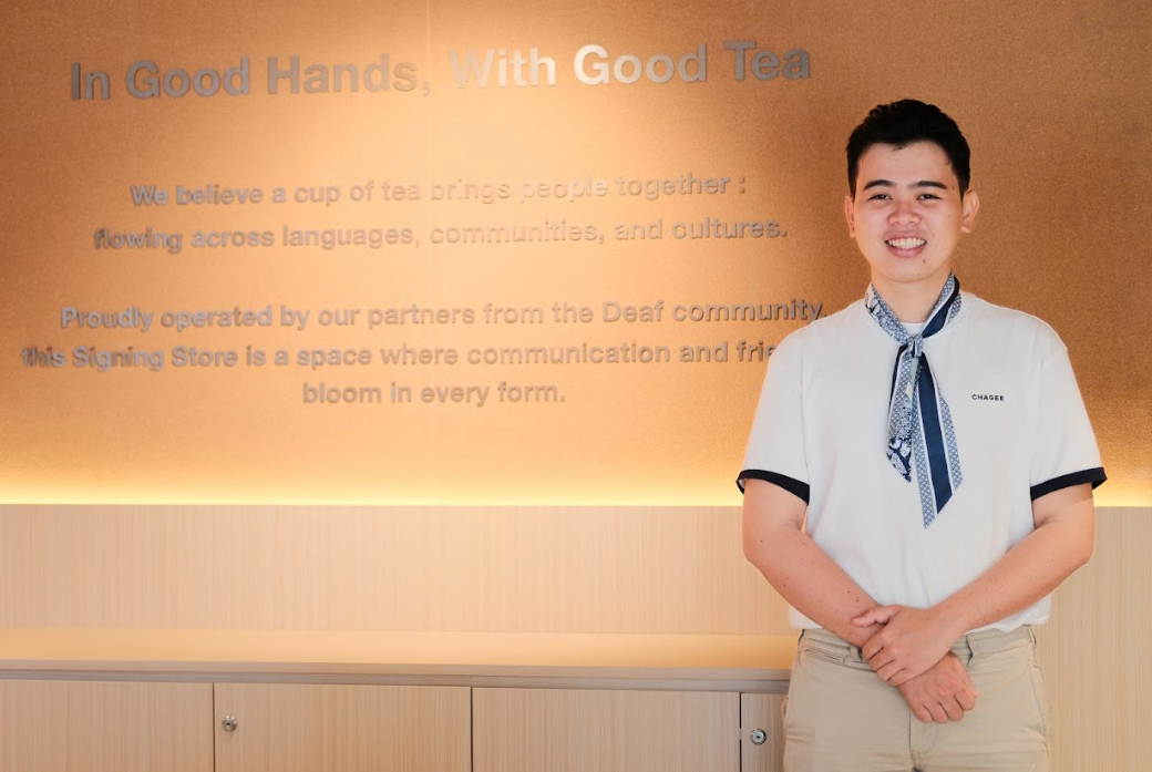 Nguyễn Huỳnh Nhân - Cửa hàng trưởng Cửa hàng Ngôn ngữ ký hiệu đầu tiên của CHAGEE tại Việt Nam - người luôn sát cánh và tự hào khi nhắc về đội ngũ cộng sự đặc biệt của mình.