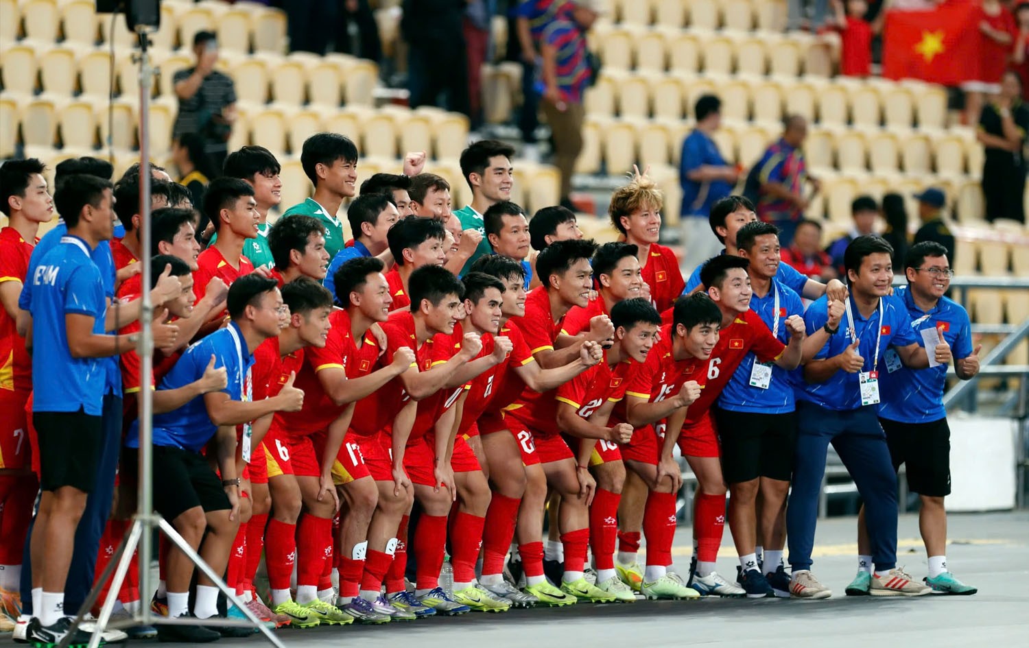 Sau trận U22 Việt Nam thắng U22 Malaysia, Liên đoàn bóng đá Việt Nam (VFF) thưởng động viên toàn đội 600 triệu đồng.