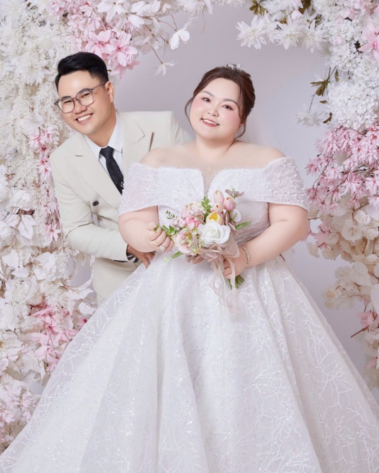 Cặp đôi kết hôn sau 3 năm quen biết và hẹn hò 