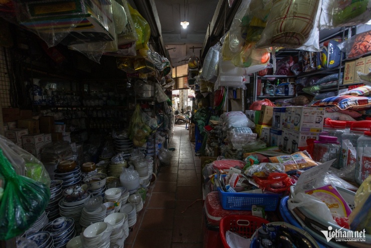 Thói quen chạy ù ra mua hàng khiến nhiều chợ truyền thống &#39;đói khách&#39; - 3