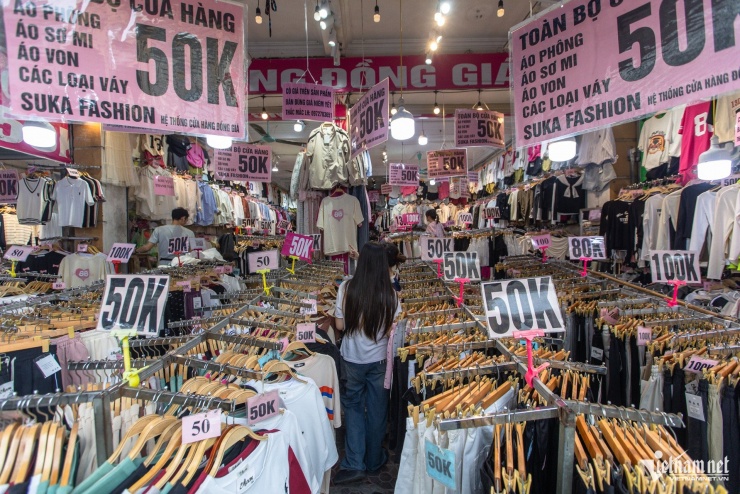 Thói quen chạy ù ra mua hàng khiến nhiều chợ truyền thống &#39;đói khách&#39; - 8