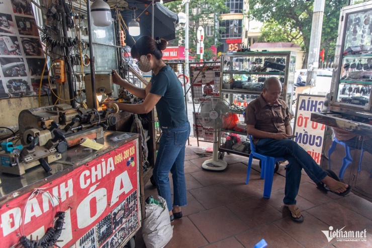 Thói quen chạy ù ra mua hàng khiến nhiều chợ truyền thống &#39;đói khách&#39; - 17