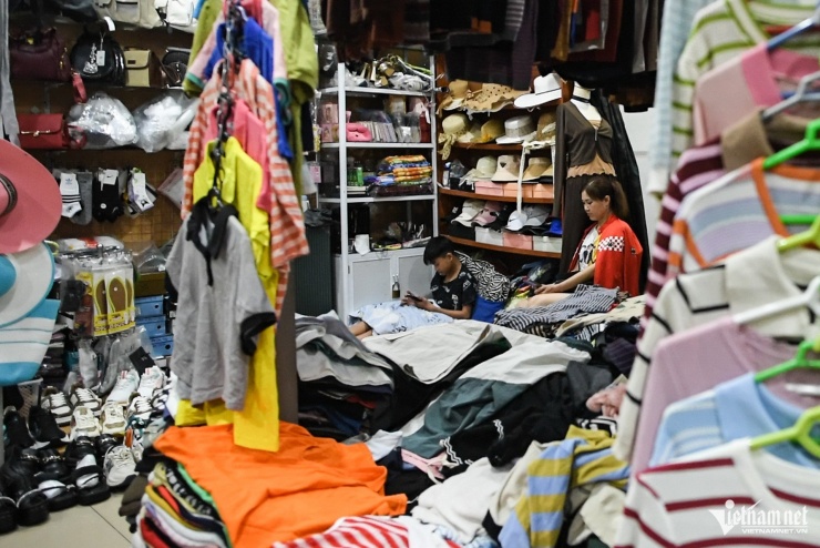 Thói quen chạy ù ra mua hàng khiến nhiều chợ truyền thống &#39;đói khách&#39; - 19