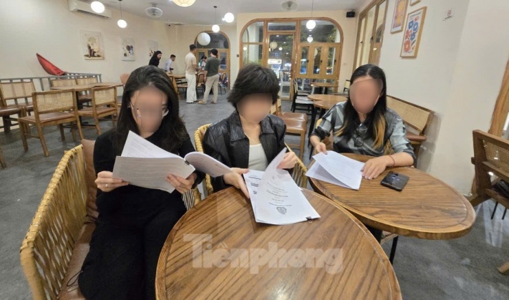 Các học viên suy sụp khi hay tin bằng đại học không được công nhận