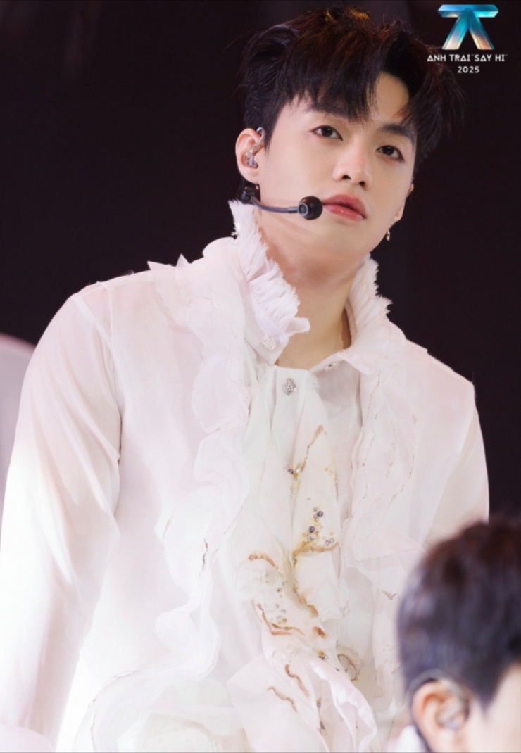 Negav giữ sức nóng liên tục từ mùa 1 đến mùa 2. Dù gây nhiều tranh luận, anh vẫn sở hữu cộng đồng ủng hộ lớn. Bốn bài thi của anh đều chiến thắng, thể hiện tư duy âm nhạc ổn định và phong độ vững vàng. Nhờ nền tảng bình chọn cao nhất trước khi hệ thống ẩn số liệu, Negav được xem là ứng viên không chỉ chắc suất Best5 mà còn có khả năng tranh thẳng vị trí quán quân.