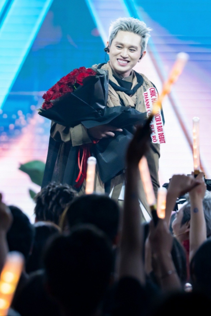 B Ray giữ phong cách an toàn ở các vòng mở màn. Tuy nhiên, khi trở lại với chất nhạc quen thuộc ở vòng 4, anh lập tức ghi dấu bằng hai màn trình diễn lọt vào top thịnh hành, chứng minh thế mạnh rap/hip-hop cá tính.