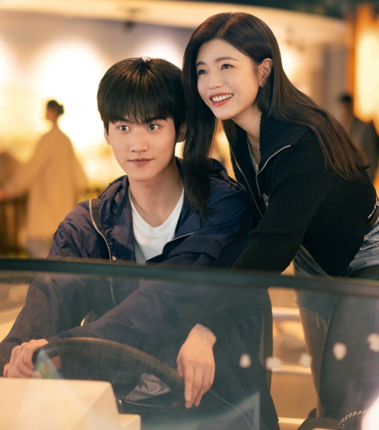 Theo Next Apple, người đẹp hiện tập trung phát triển mảng phim ảnh, sau tám năm hạn chế công việc, ưu tiên thời gian cho gia đình, chăm con nhỏ.