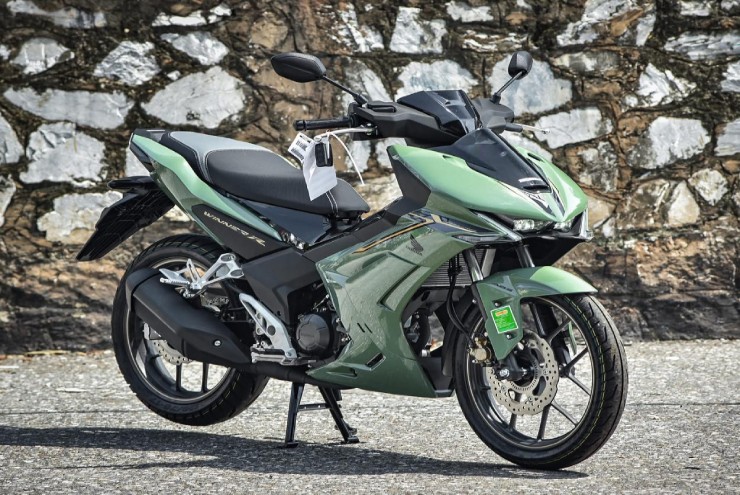 Giá xe côn tay Honda Winner R giữa tháng 12/2025, giảm hơn 10 triệu đồng