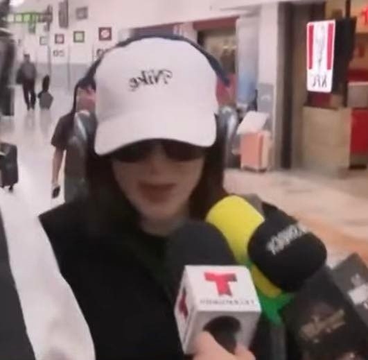 Fatima Bosch mặc giản dị khi trở về quê nhà Mexico.