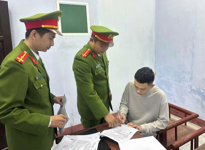 Đối tượng Võ Ngọc Hoàng bị khởi tố, bắt tạm giam để điều tra về tội giết người sau hành vi lao ô tô lên vỉa hè, khiến 4 người bị thương. Ảnh: Công an phường Nam Đông Hà