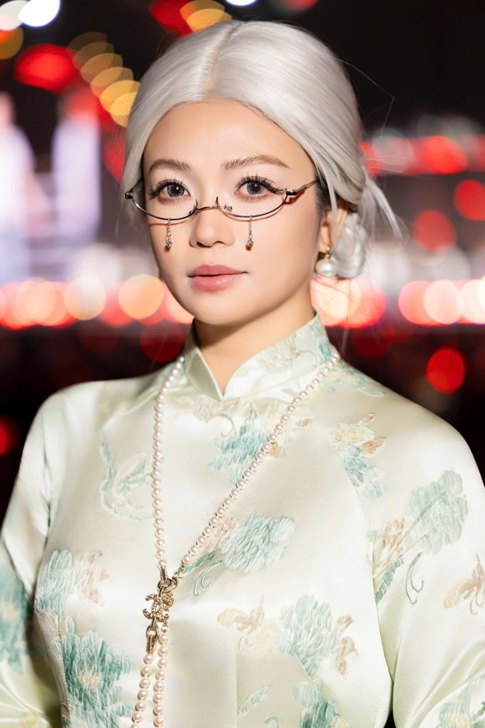 Ở tuổi 44, Kiều Anh thấy hạnh phúc với cuộc sống làm mẹ đơn thân bên cậu con trai 12 tuổi. Cô chưa có ý định kết hôn và mong mỏi gặp được người đàn ông yêu thương, chiều chuộng mình như mối tình đầu năm 18 tuổi.