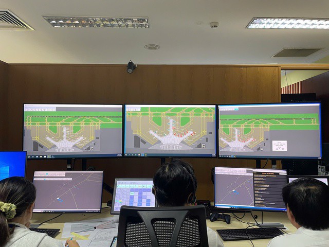 Hình ảnh tại phòng Sim trong buổi huấn luyện kiểm soát viên không lưu