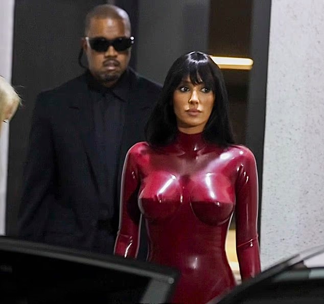 Bianca Censori và Kanye West ở Seoul hôm thứ Năm. Ảnh: Splash