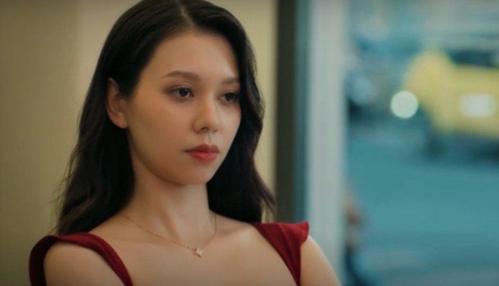 Trong phim, Duyên là cô gái xinh đẹp nhưng thủ đoạn. Dù sắp cưới song cô vẫn lén lút qua lại với người đàn ông khác. Ngoài ra, nhân vật này còn rất mưu mô và biết cách thao túng tâm lý chồng chưa cưới.