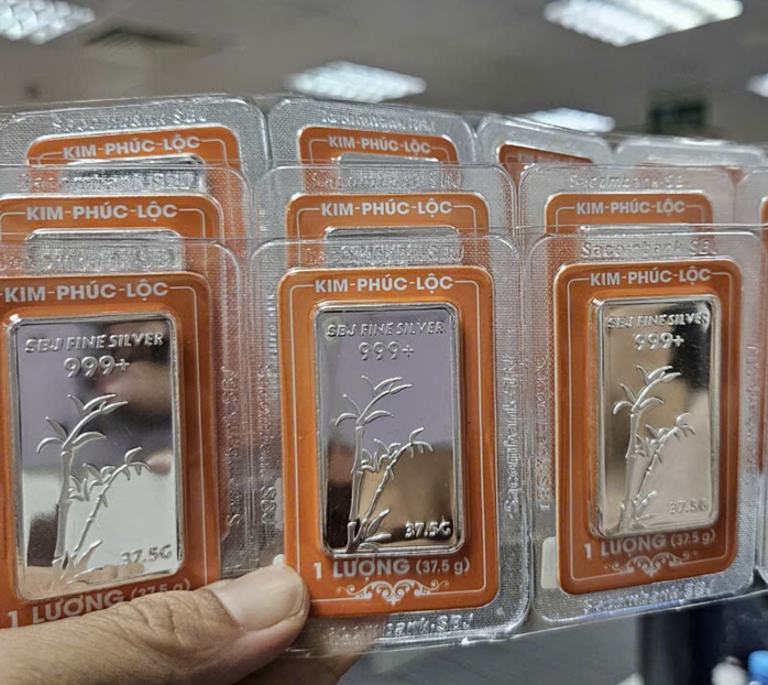 Giá bạc hôm nay 12-12: Tiếp tục lập kỷ lục mới - 1