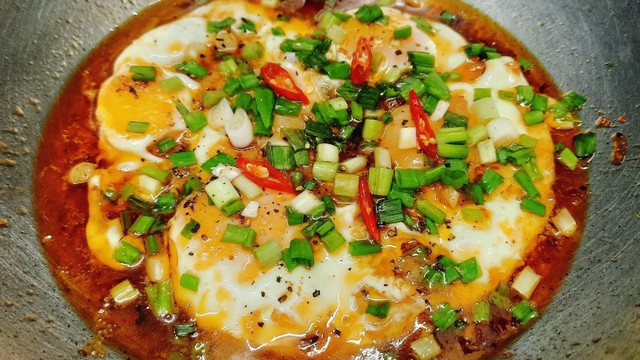 Trứng chiên nước mắm là món ăn dễ làm vô cùng tốn cơm.