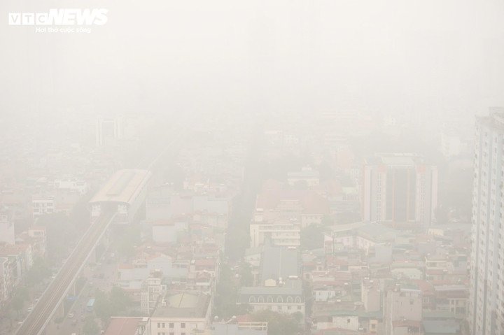 Thời điểm Hà Nội bị bao phủ bởi bụi mịn. (Ảnh: Viên Minh)