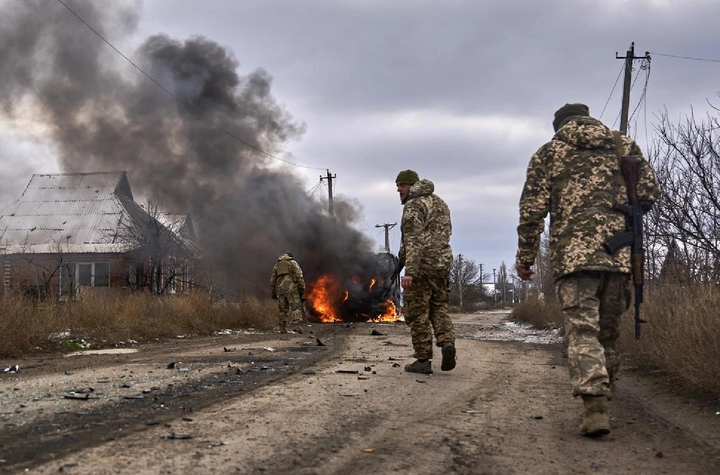 Quân đội Ukraine trên chiến trường. (Ảnh: Reuters)