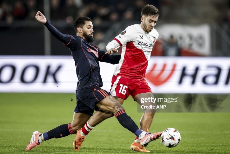 Nottingham gặp nhiều khó khăn trước Utrecht