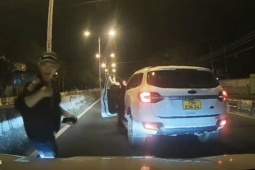 Xác minh tài xế xe dịch vụ "cắt đầu" ô tô, dọa đánh người