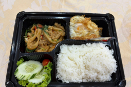 Thể thao - Suất ăn cho VĐV ở SEA Games gây sốc: Giá 200.000 đồng chỉ có cơm hộp