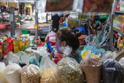 Thói quen chạy ù ra mua hàng khiến nhiều chợ truyền thống 'đói khách'