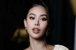 Tiên Nguyễn diện váy nghìn USD tiếp khách trước lễ cưới ở Đà Nẵng