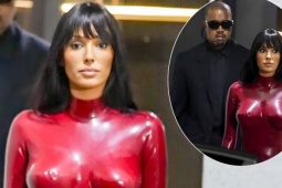 Vợ Kanye West diện đồ bó sát nổi bật ở Hàn Quốc