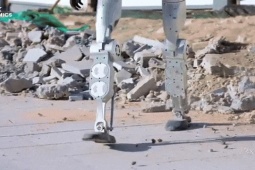 Robot của Trung Quốc tiến gần đến khả năng thăng bằng như con người