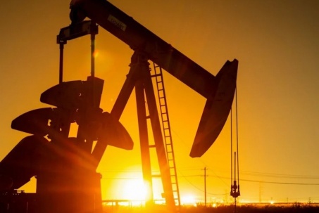 Giá dầu xuống đáy gần 2 tháng: Vì sao thị trường lo ngại thừa cung?