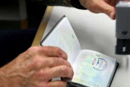 Nỗi khổ của du khách mang cuốn hộ chiếu 'yếu'