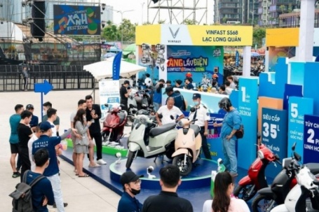 Thị trường xe máy ‘đổi màu’: Xe xăng hụt hơi, xe điện tăng tốc