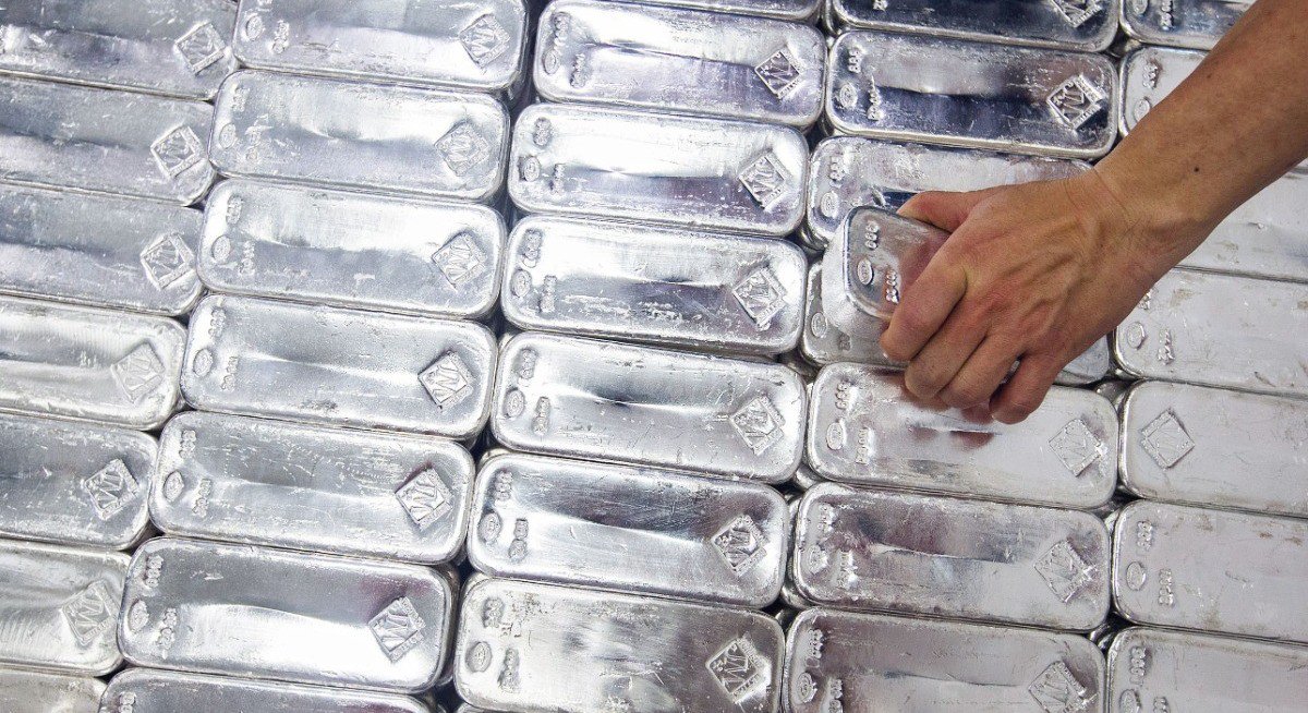 Giá bạc tăng gần 10% trong tuần: Vì sao thị trường lại “nóng rực”? - 1