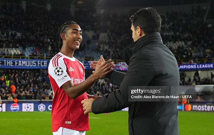 Marli Salmon ra mắt Arsenal tại Champions League ở tuổi 16, trở thành điểm sáng mới của học viện