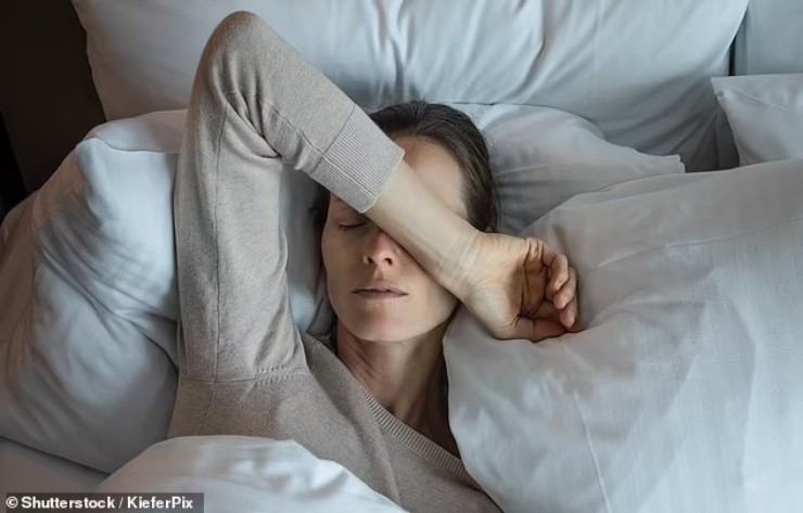 Nhà văn người Anh qua đời vì u não: Bác sĩ cảnh báo những dấu hiệu dễ bị bỏ qua - 2